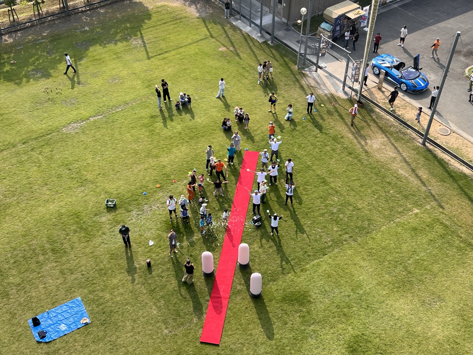 気球から見下ろした会場とレッドカーペット